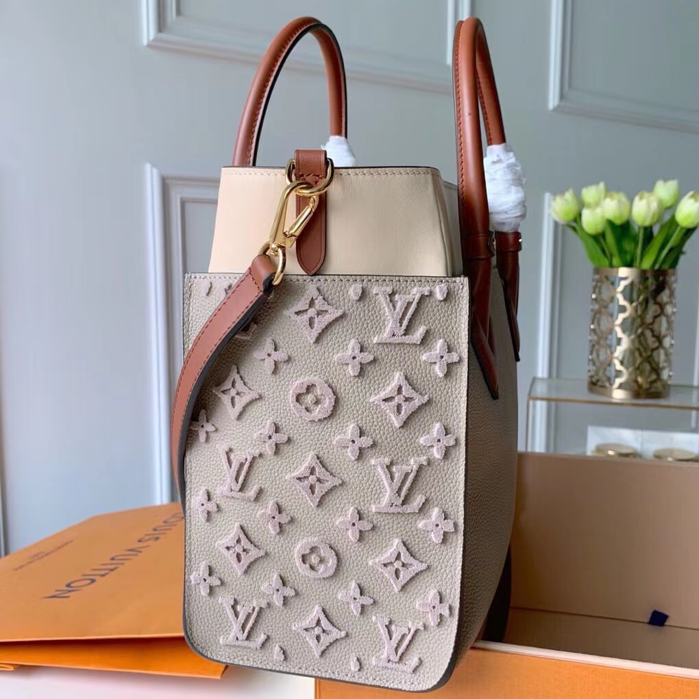 Louis Vuitton ON MY SIDE MM Tote Bag M53825 Galet Grey